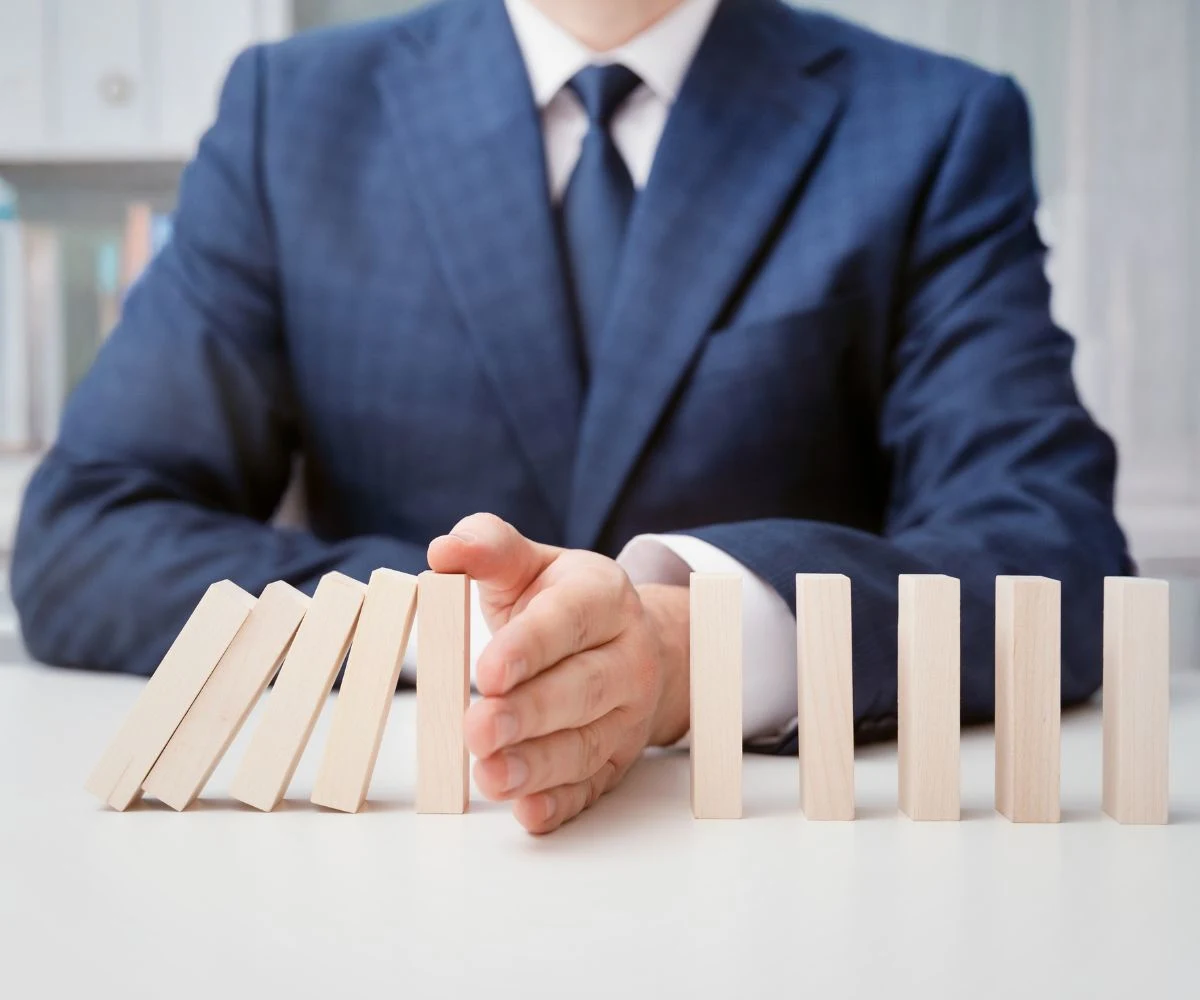 Business risk consultant advising a client on a contract decision