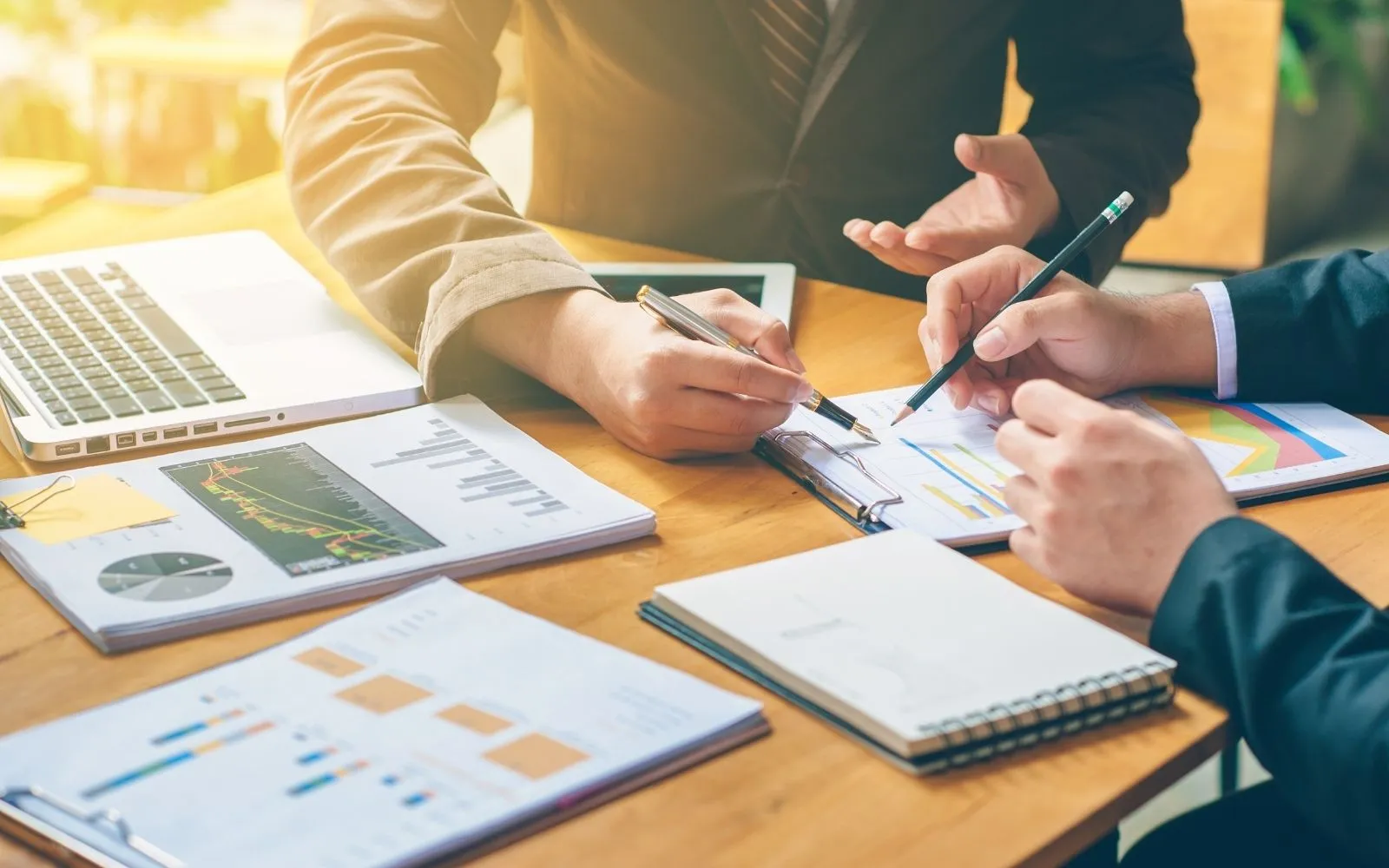 consulting company, Business consultant presenting a growth strategy to a team in a corporate office