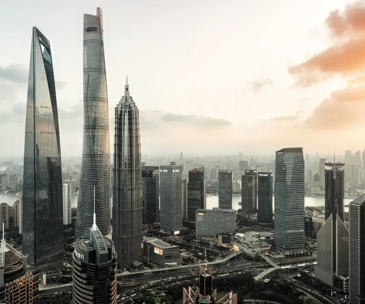 Risk consultant meeting a business owner with a city skyline in the background