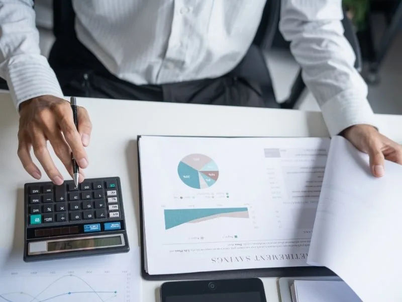 Cost optimisation analysis with expense reports and charts